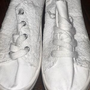 SO memory foam white flats